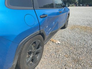 2017 Jeep Cherokee Altitude - Primary Damage Left Image